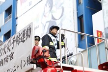 演習の指揮をとる中井和哉。