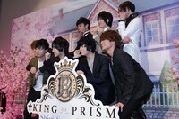 フォトセッション中、「キャラクターっぽいポーズを」とリクエストされた時の様子。