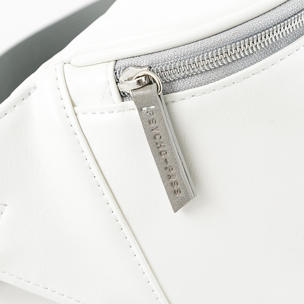 槙島聖護モデルのバッグ。