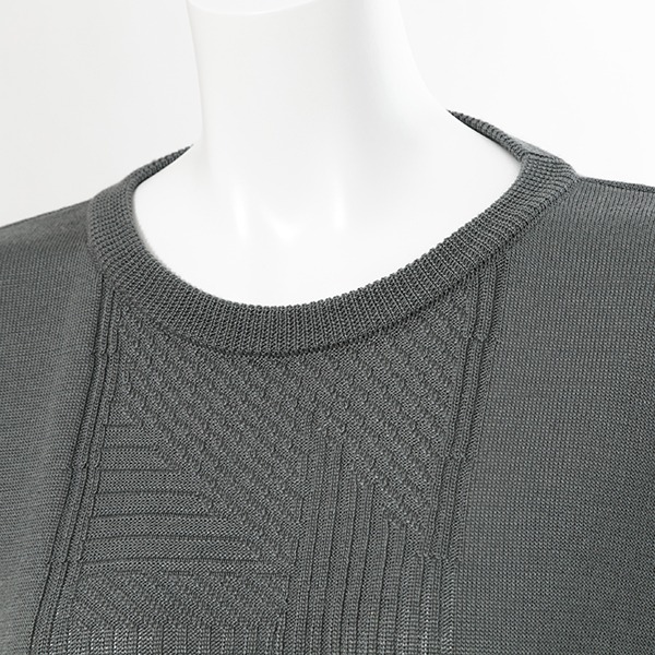 宜野座伸元モデルのトップス。