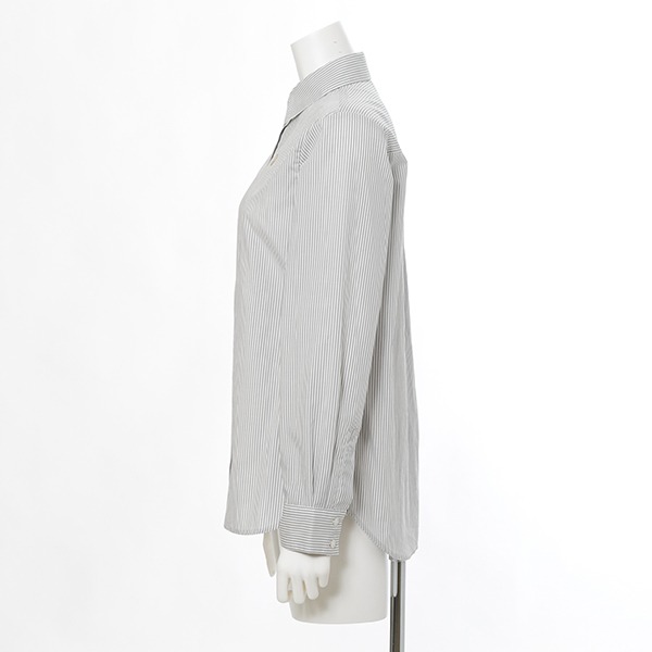 槙島聖護モデルのトップス。