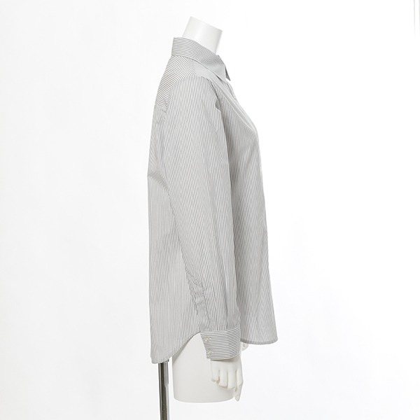 槙島聖護モデルのトップス。