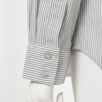 槙島聖護モデルのトップス。