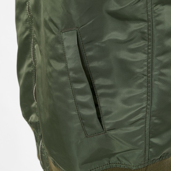 狡噛慎也モデルのアウター。