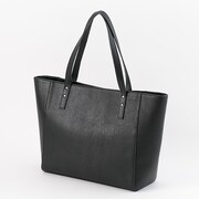 宜野座伸元モデルのバッグ。