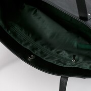 宜野座伸元モデルのバッグ。