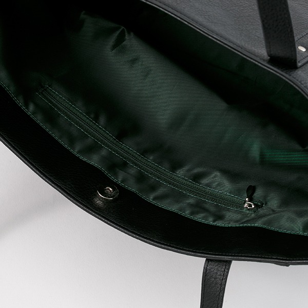 宜野座伸元モデルのバッグ。