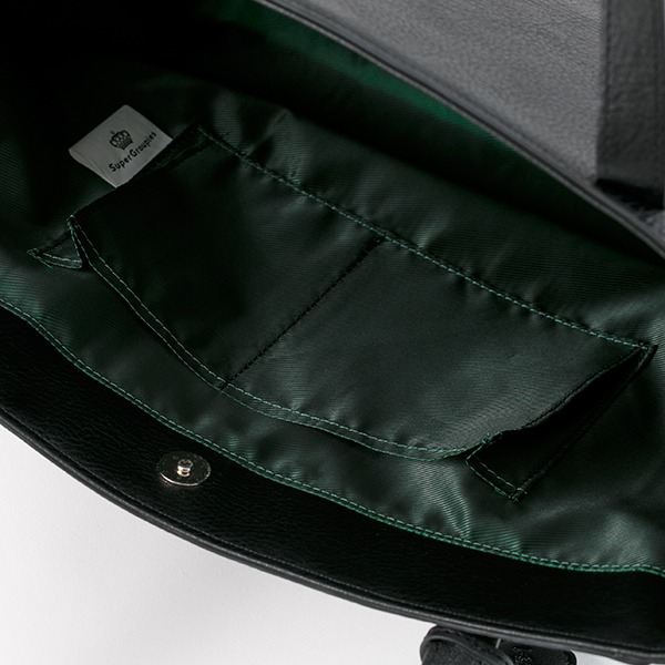 宜野座伸元モデルのバッグ。