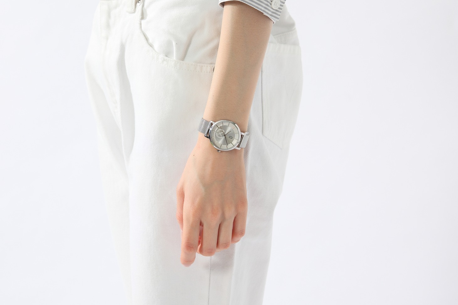 槙島聖護モデルの腕時計使用イメージ。