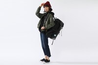 狡噛慎也モデルのバッグ使用イメージ。