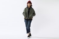 狡噛慎也モデルのアウター使用イメージ。