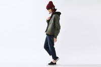 狡噛慎也モデルのアウター使用イメージ。