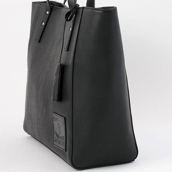 宜野座伸元モデルのバッグ。