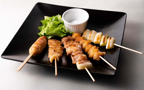 「ホワイトベース名物串焼き盛り合わせ（塩）」