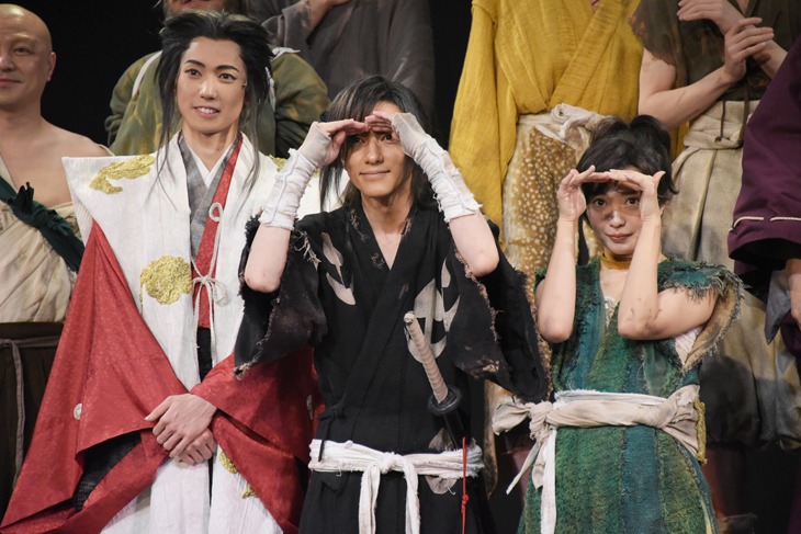 舞台「どろろ」公開ゲネプロ前の舞台挨拶より。