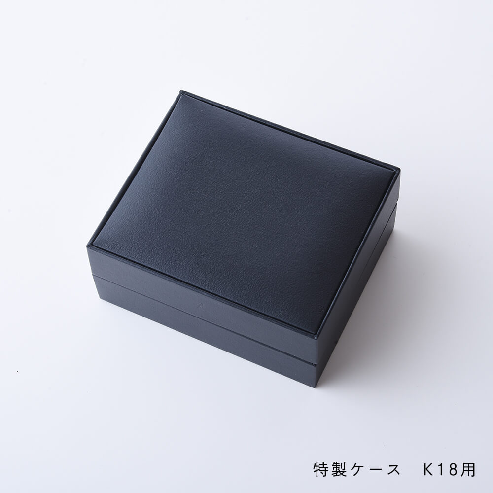 「ムッタの金ピカトランペット ネックレス（K18）」の特製ケース。