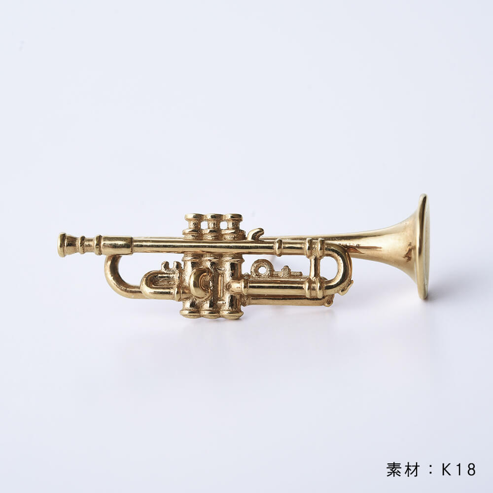 「ムッタの金ピカトランペット タイタックピン（K18）」