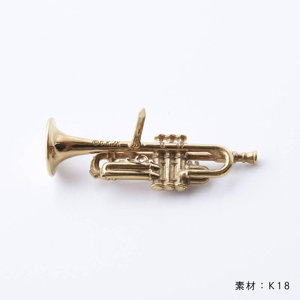 「ムッタの金ピカトランペット タイタックピン（K18）」