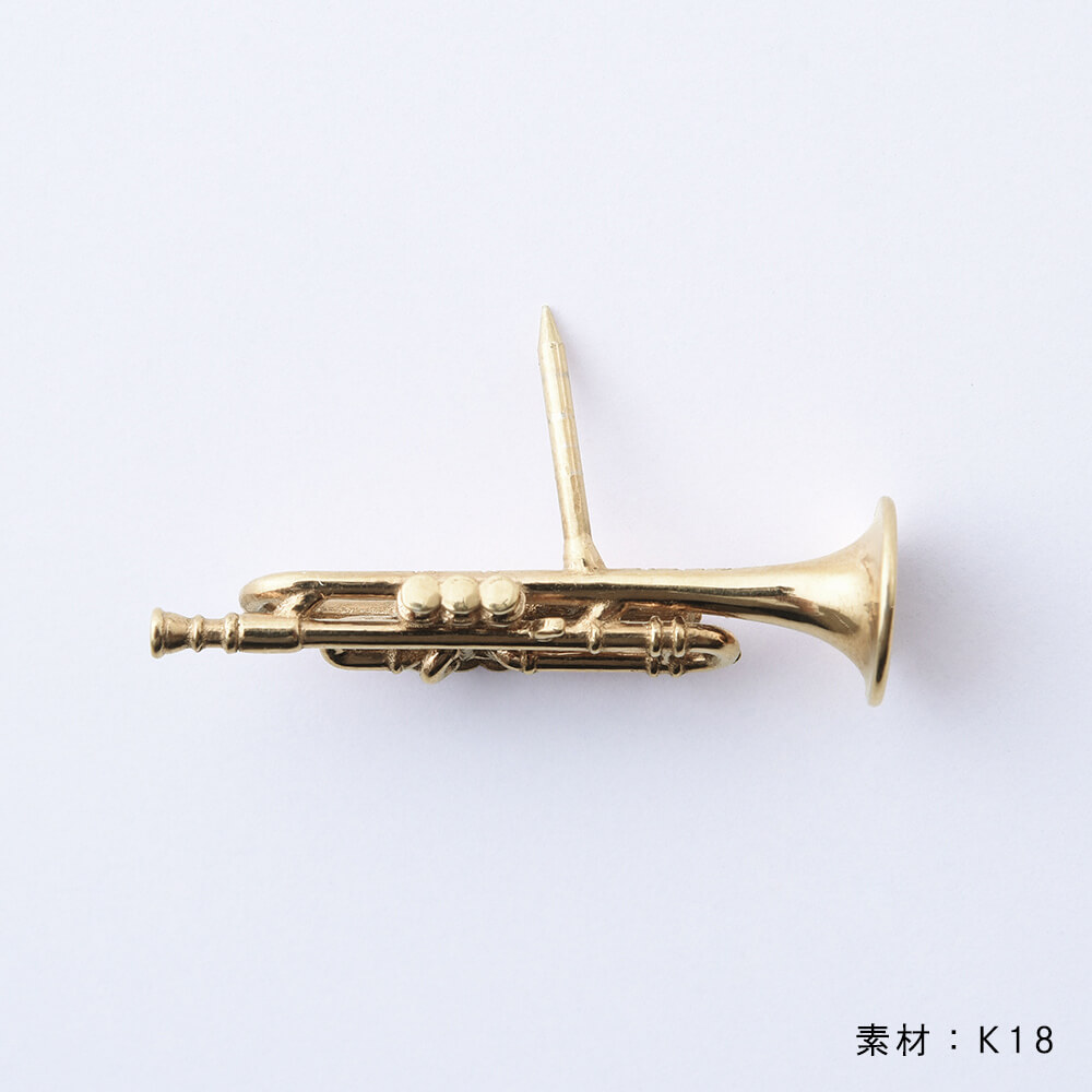 「ムッタの金ピカトランペット タイタックピン（K18）」