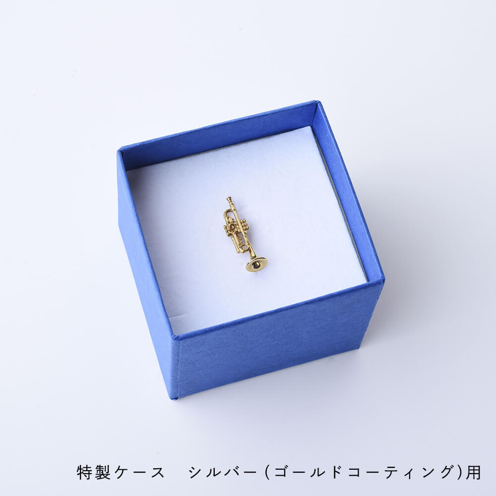 「ムッタの金ピカトランペット タイタックピン（シルバー）」の特製ケース。