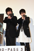 左から中村悠一、梶裕貴。