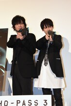 左から中村悠一、梶裕貴。