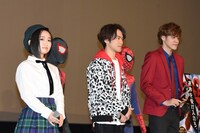 左から悠木碧、小野賢章、宮野真守。