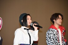 左から悠木碧、小野賢章。