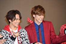 左から小野賢章、宮野真守。