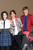 左から悠木碧、小野賢章、宮野真守。