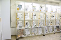 「BEASTARS原画展 ～板垣巴留の世界～」の様子。