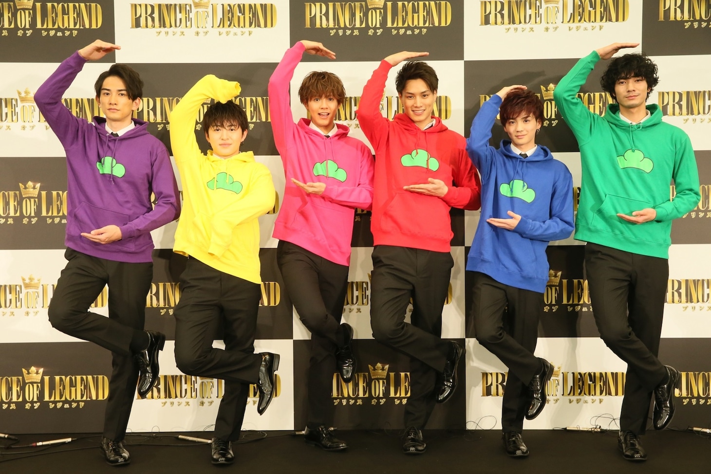 左から町田啓太×一松、佐野玲於×十四松、片寄涼太×トド松、鈴木伸之×おそ松、吉野北人×カラ松、清原翔×チョロ松。
