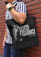 「三平のグッドフィッシング！ ラージトート」使用イメージ。