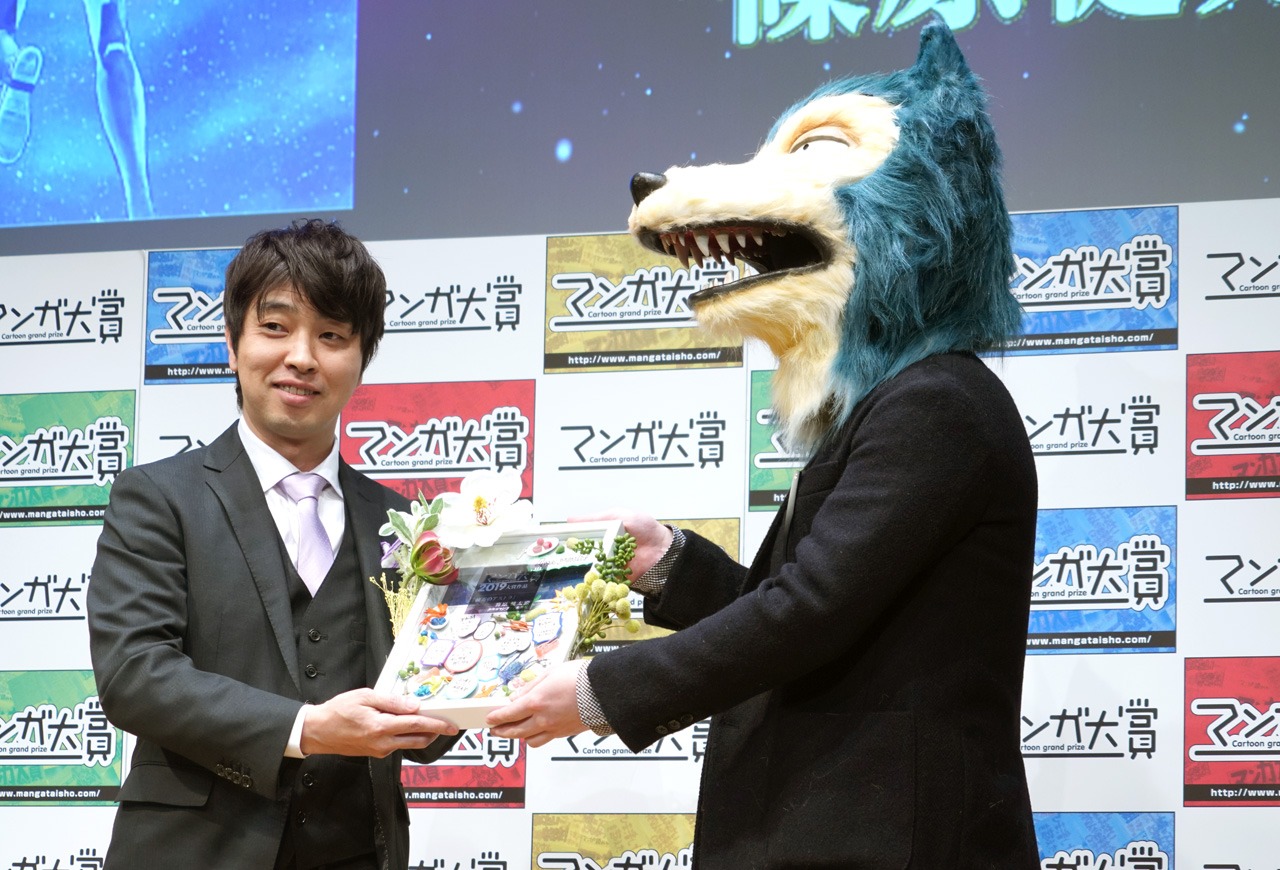 左から篠原健太、「BEASTARS」担当の木所孝太氏。
