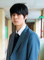 萩原利久扮する叶野健人。