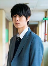 萩原利久扮する叶野健人。