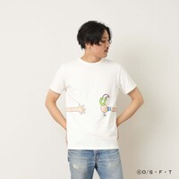 「ONE PIECE」と「つながるTシャツ」によるコラボアイテムの着用例。