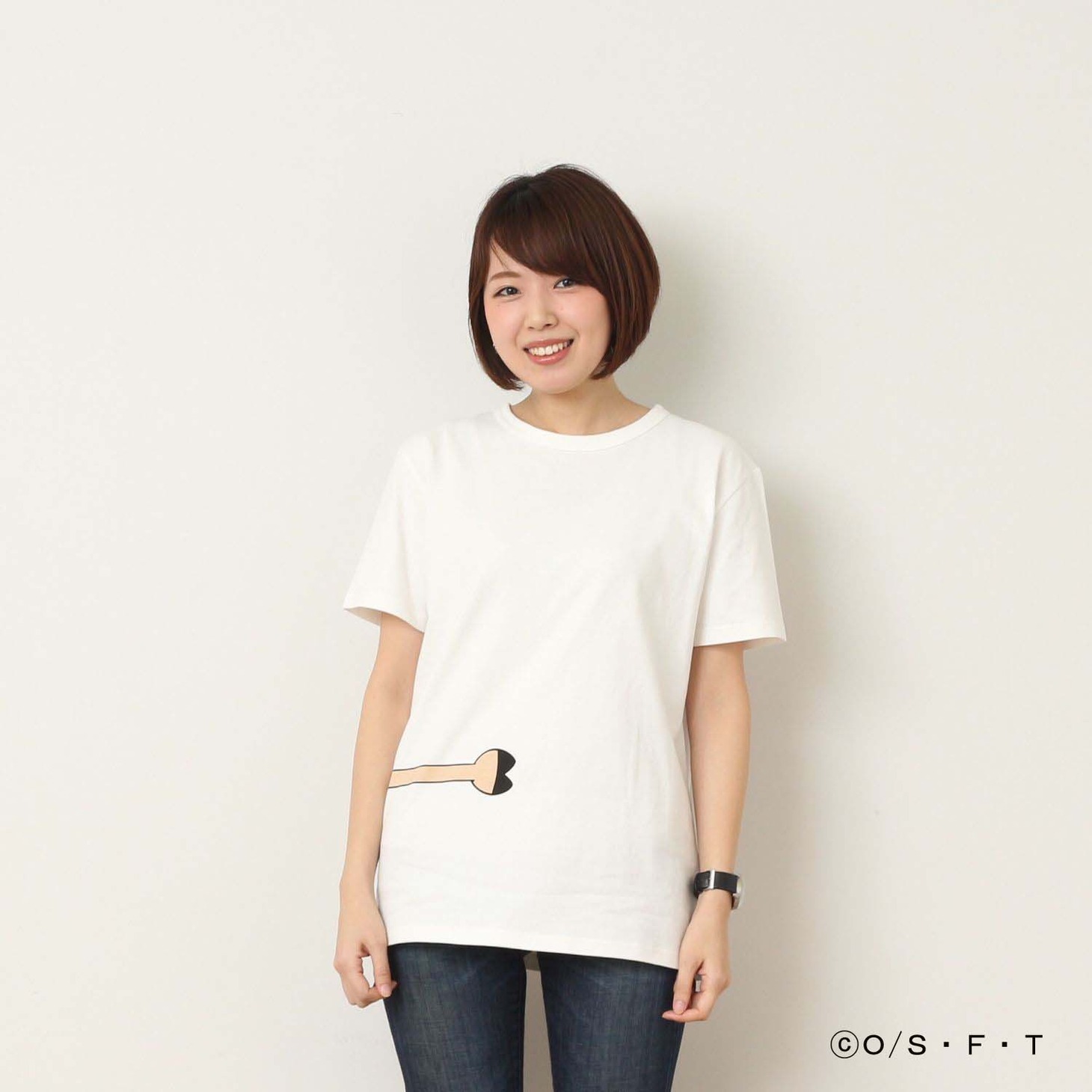 「ONE PIECE」と「つながるTシャツ」によるコラボアイテムの着用例。