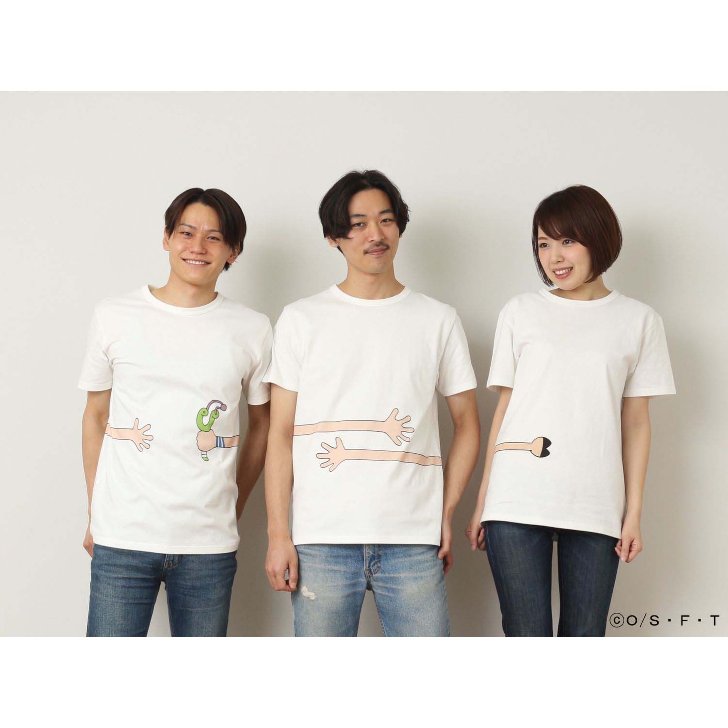 「ONE PIECE」と「つながるTシャツ」によるコラボアイテムの着用例。