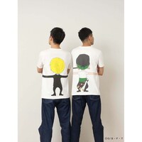「ONE PIECE」と「つながるTシャツ」によるコラボアイテムの着用例。