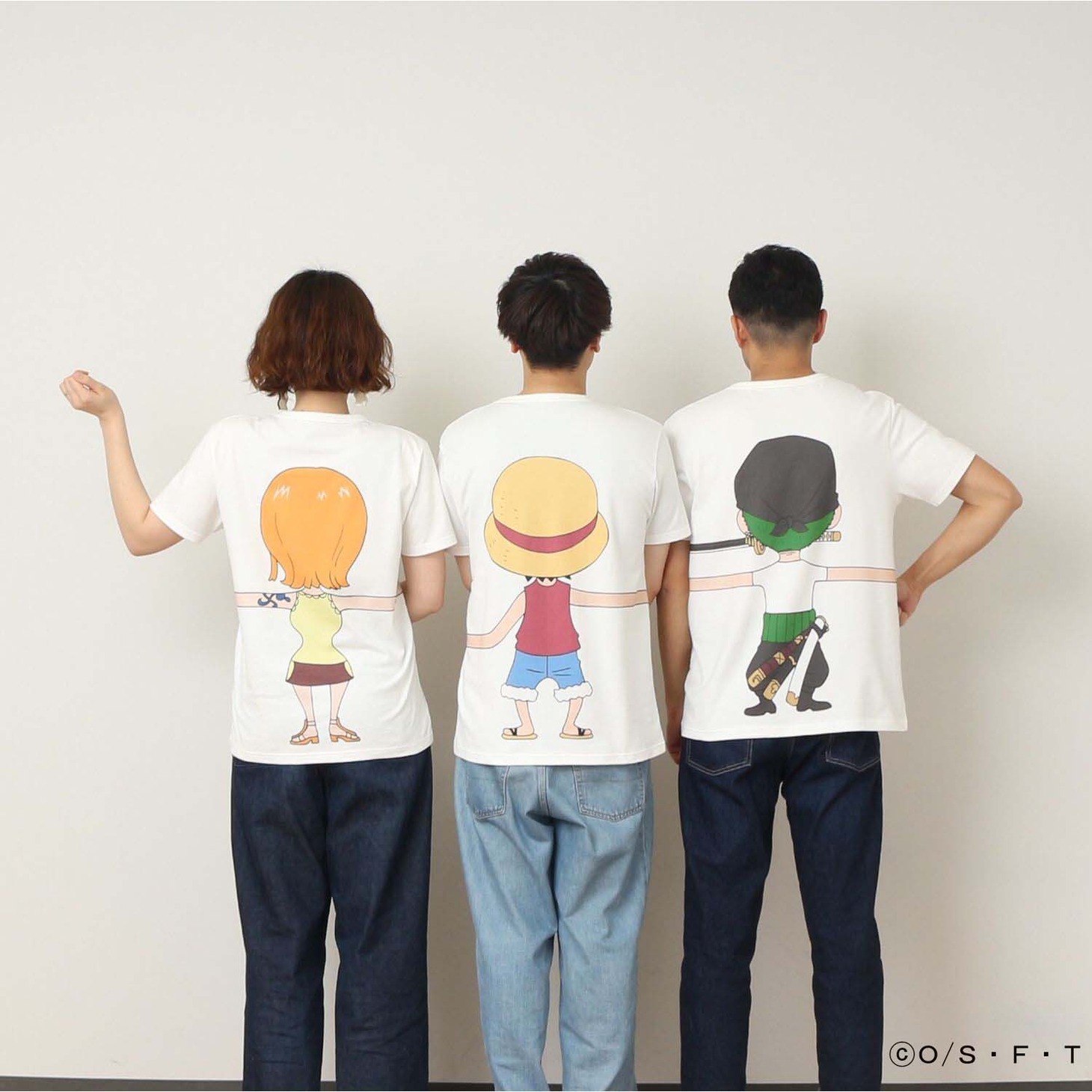 「ONE PIECE」と「つながるTシャツ」によるコラボアイテムの着用例。