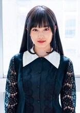 山下美月（乃木坂46）扮するマイ。