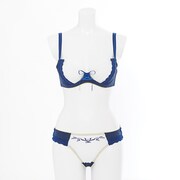 セイバーモデルのランジェリーセット。