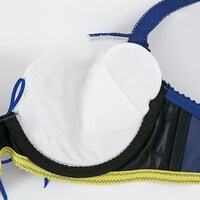 セイバーモデルのランジェリーセット。