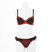 遠坂凛モデルのランジェリーセット。