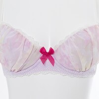 間桐桜モデルのランジェリーセット。