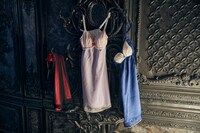 間桐桜、遠坂凛、セイバーをイメージしたキャミソール。