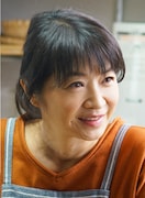 富永佳代子役の田中美佐子。