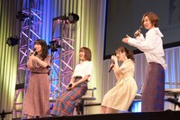 「クリアファイル付きムビチケペア券は絶対買った方がいい」と主張する黒沢と安済。