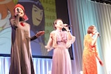 左から宮原永海、宍戸留美、秋谷智子。